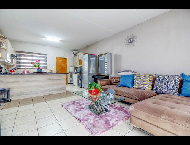 2 BEDROOM APARTMENT TO LET IN WILGEHEUWEL