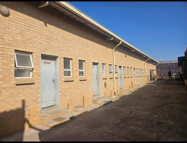 750M² WAREHOUSE TO LET IN INDUSTRIA WEST