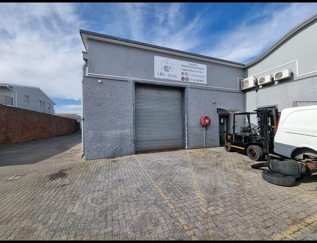 242M² WAREHOUSE TO LET IN KENSINGTON
