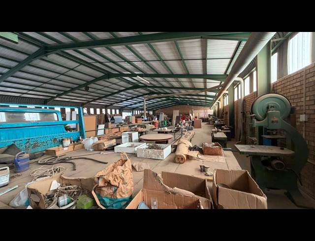 1,300M² WAREHOUSE TO LET IN KIRKNEY