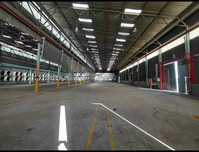 12,000M² FACTORY TO LET IN CLAYVILLE