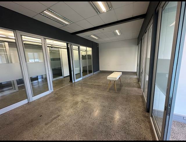 1,000M² OFFICE TO LET IN WOODSTOCK