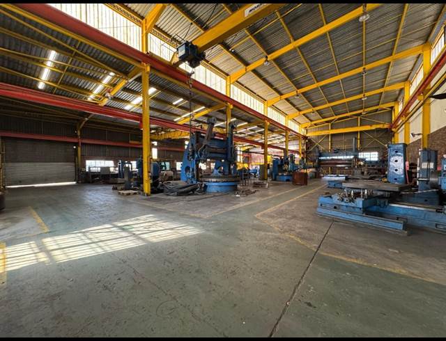 2,300M² WAREHOUSE TO LET IN ROBERTVILLE