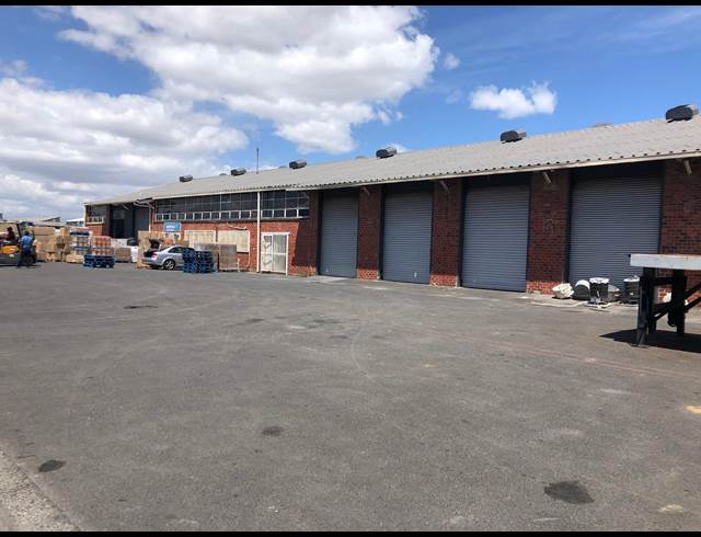 407M² WAREHOUSE RENTED IN EPPING INDUSTRIAL