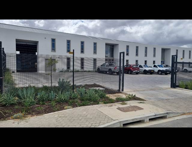 759M² WAREHOUSE TO LET IN FISANTEKRAAL INDUSTRIAL