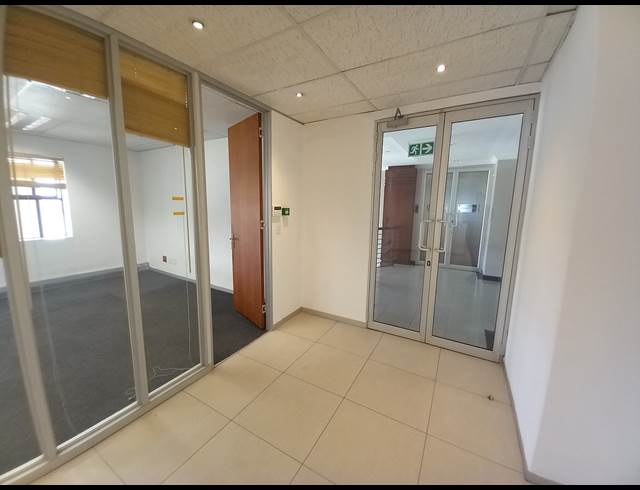 370M² OFFICE TO LET IN BRYANSTON