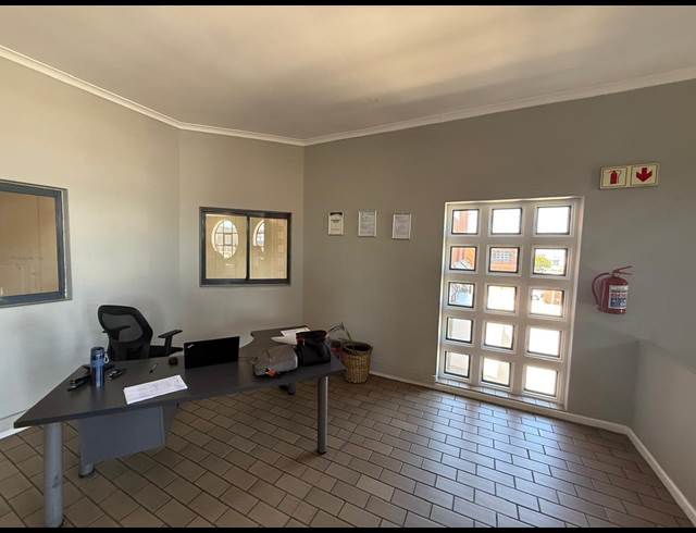 1,490M² WAREHOUSE TO LET IN STIKLAND INDUSTRIAL