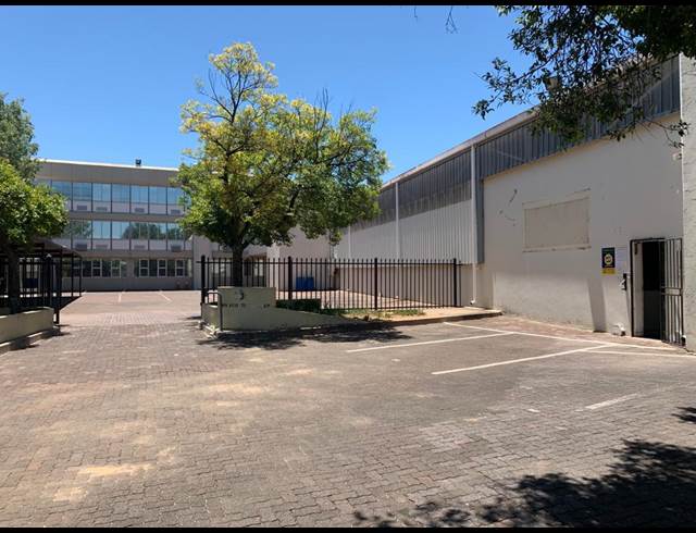 3,348M² WAREHOUSE TO LET IN STRATHAVON