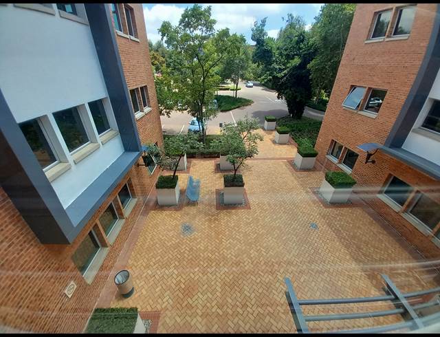 658M² OFFICE TO LET IN BRYANSTON
