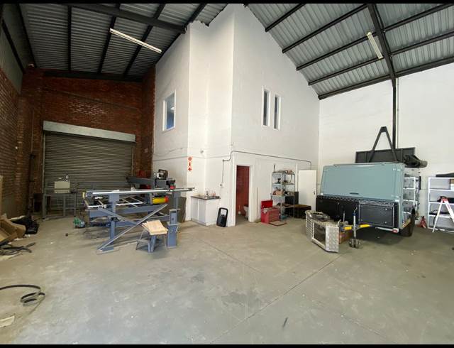 290M² WAREHOUSE TO LET IN BROADLANDS