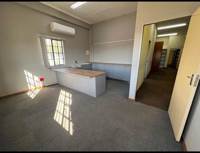 1,060M² WAREHOUSE TO LET IN GATEWAY INDUSTRIAL PARK