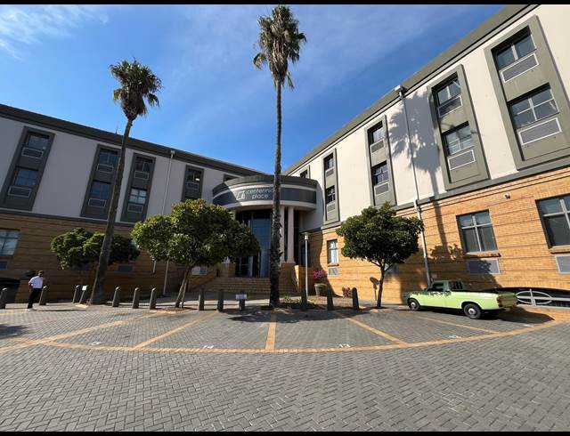 1,194M² OFFICE TO LET IN CENTURY CITY