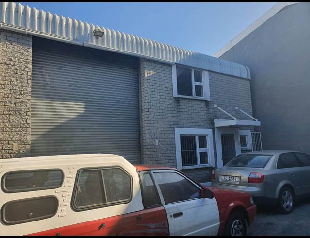235M² FACTORY RENTED IN SAXENBURG PARK 1