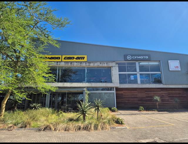 1,360M² SHOWROOM TO LET IN RIVERSIDE PARK