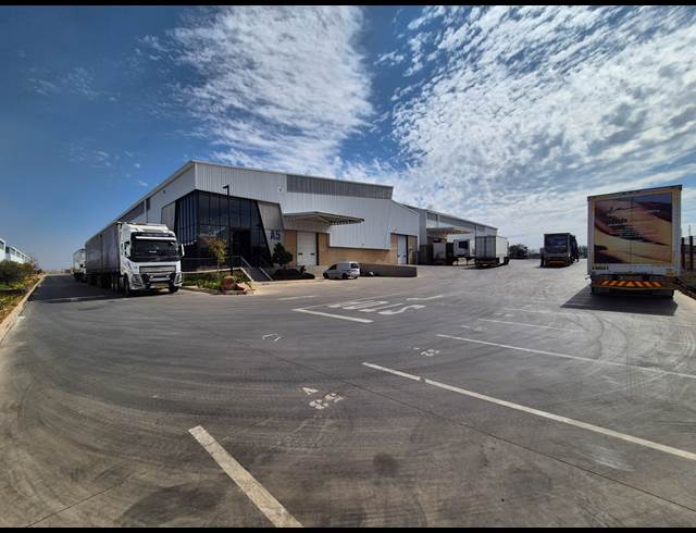 1,765M² WAREHOUSE TO LET IN AIRPORT PARK