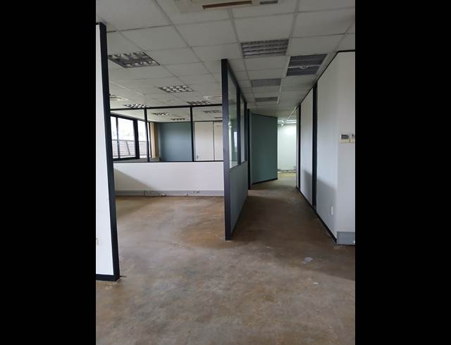 214.40M² OFFICE TO LET IN WESTVILLE