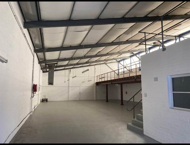420M² WAREHOUSE RENTED IN RETREAT