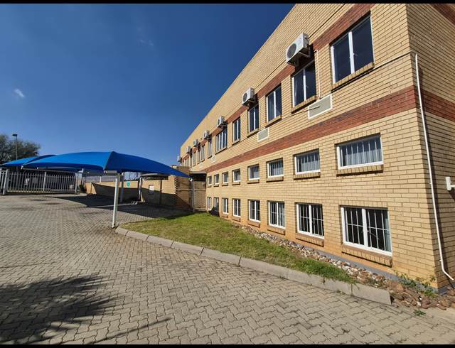 1,016M² WAREHOUSE TO LET IN HALFWAY HOUSE