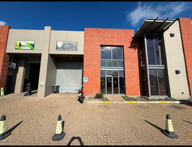 558M² WAREHOUSE TO LET IN STIKLAND INDUSTRIAL