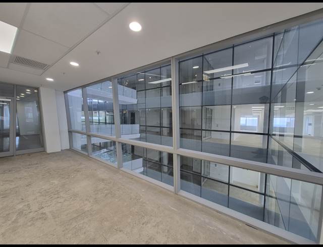 1,752M² OFFICE TO LET IN SANDHURST