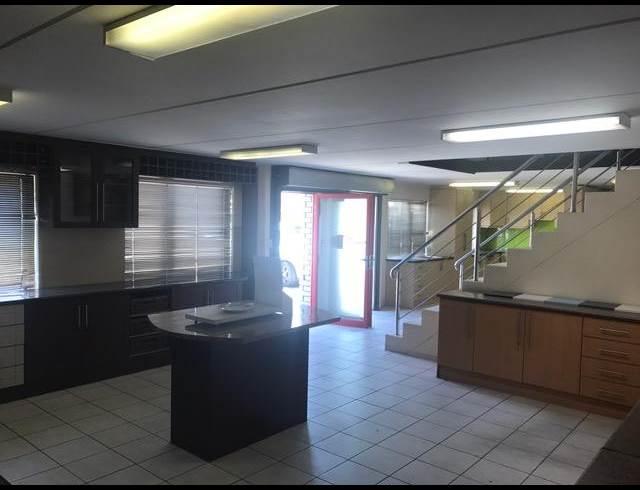 900M² WAREHOUSE TO LET IN STIKLAND INDUSTRIAL