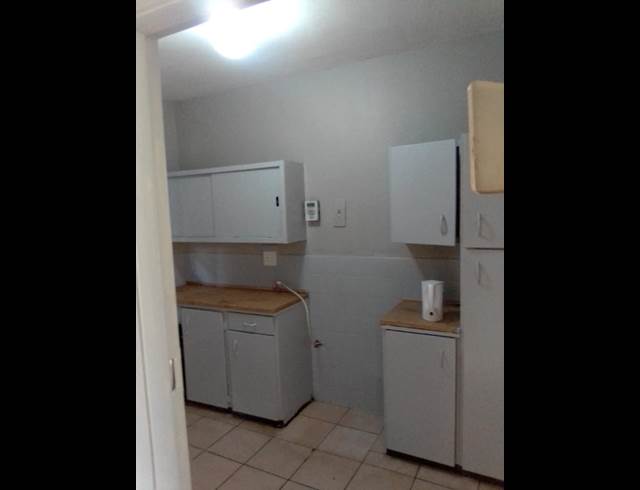 2 bed property to rent in FLORIDA