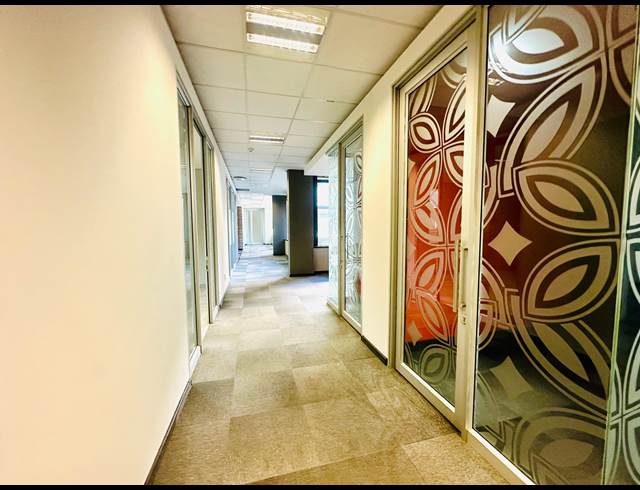 2,612M² OFFICE TO LET IN BRYANSTON
