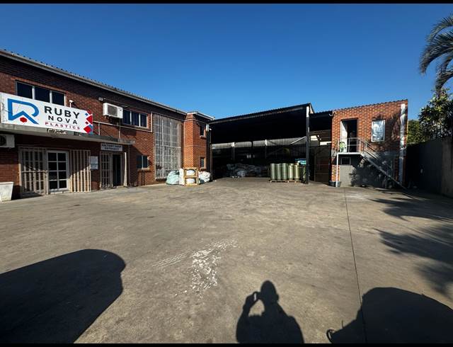 2,250M² WAREHOUSE TO LET IN PHOENIX INDUSTRIAL