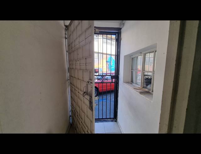 250M² MINI FACTORY TO LET IN SALT RIVER