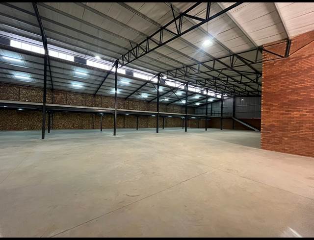 2,702M² WAREHOUSE TO LET IN ORMONDE