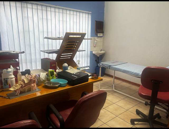 20M² MEDICAL SUITE TO LET IN ORANGE GROVE