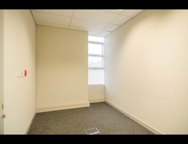 866M² OFFICE TO LET IN PARKHAVEN
