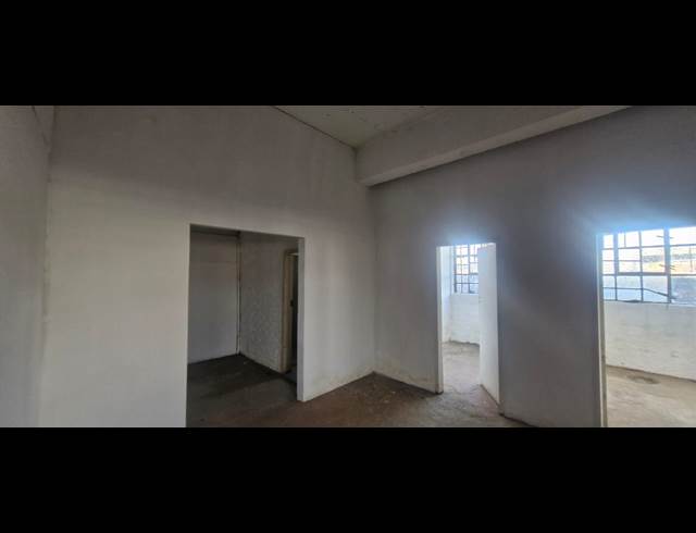 200M² WAREHOUSE TO LET IN VILLAGE MAIN