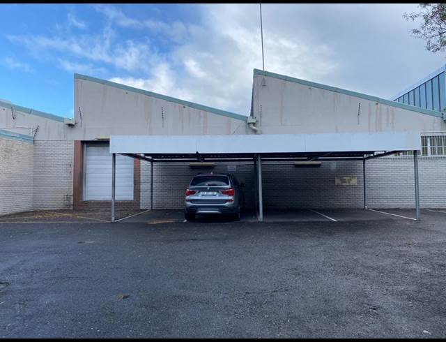 2,194M² WAREHOUSE TO LET IN CLAREMONT