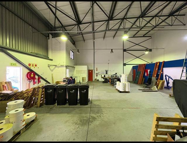 274M² WAREHOUSE TO LET IN SOMERSET WEST CENTRAL