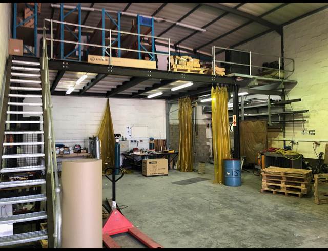 290M² WAREHOUSE TO LET IN STIKLAND