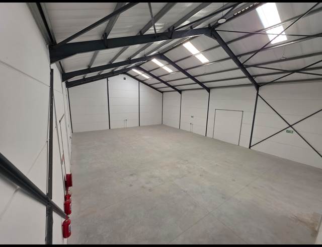 546M² WAREHOUSE TO LET IN FIRGROVE INDUSTRIAL ESTATE