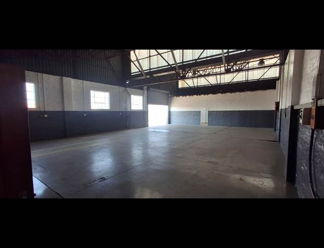 320M² BUILDING TO LET IN APEX