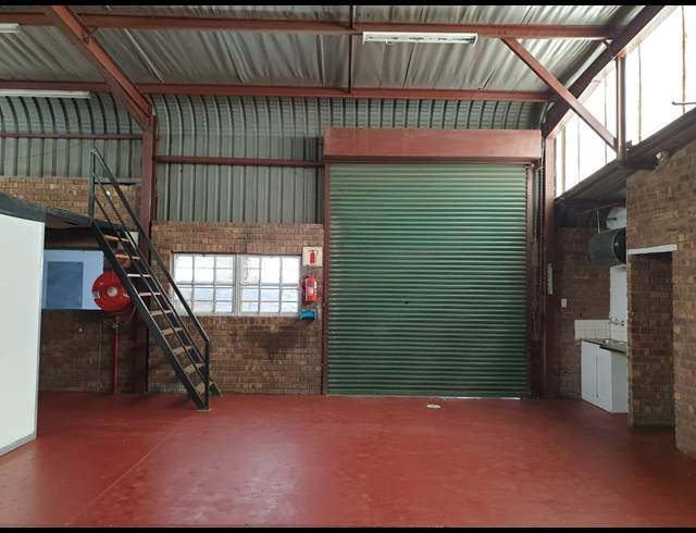 144M² WAREHOUSE TO LET IN WADEVILLE