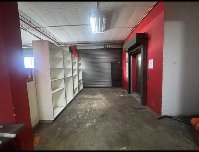 1,200M² WAREHOUSE TO LET IN WYNBERG