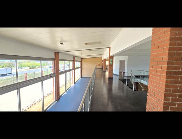 600M² SHOWROOM TO LET IN KYA SANDS
