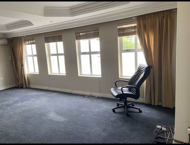 35M² OFFICE TO LET IN WESTLAKE