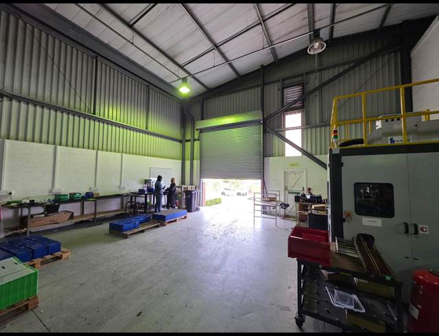 474M² WAREHOUSE TO LET IN SOMERSET WEST CENTRAL
