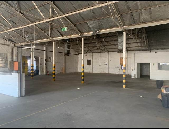 1,140M² WAREHOUSE TO LET IN DAL JOSAFAT