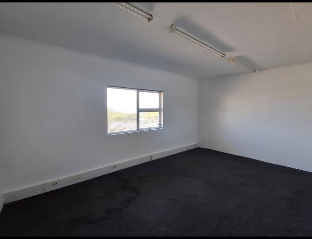 1,304M² WAREHOUSE TO LET IN WOODBROOK