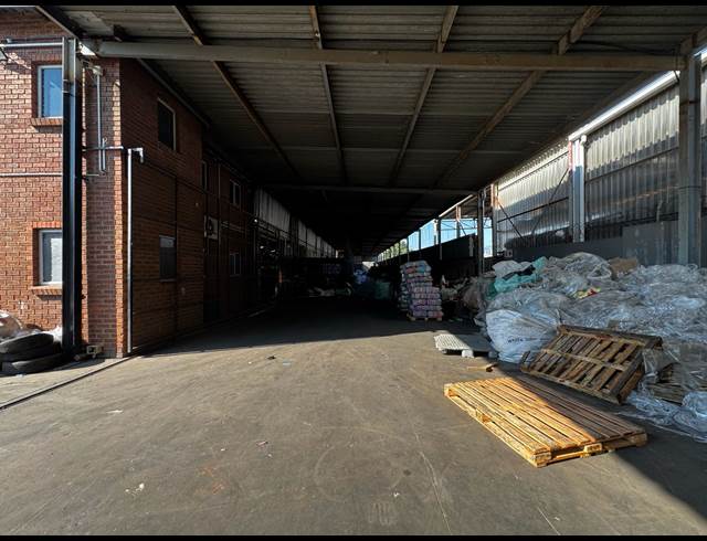 2,250M² WAREHOUSE TO LET IN PHOENIX INDUSTRIAL