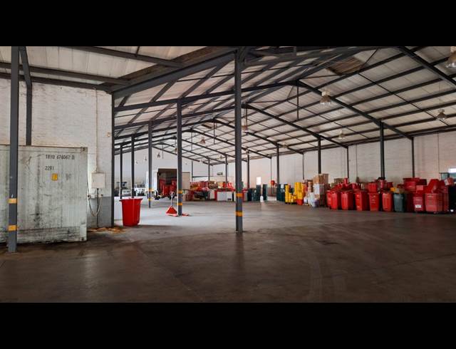 2,000M² WAREHOUSE TO LET IN ROCKY DRIFT