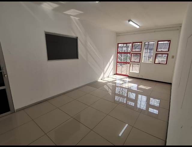 133M² OFFICE TO LET IN VALHALLA
