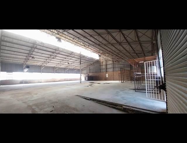 690M² WAREHOUSE TO LET IN KLERKSOORD