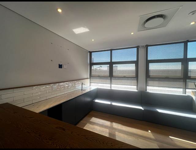 348M² OFFICE TO LET IN WOODSTOCK